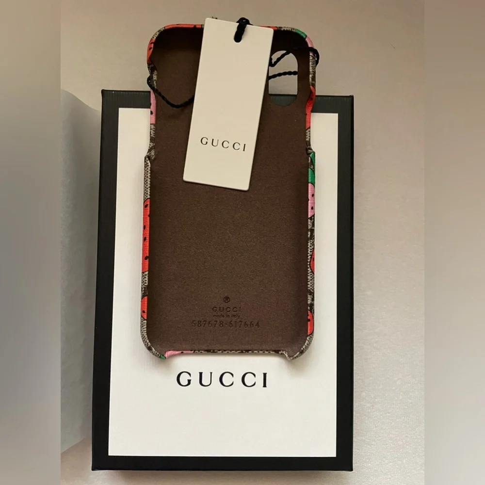 Authentic Gucci Limited Edition Strawberry Supreme Iphone 7/8 Phone Case NIB